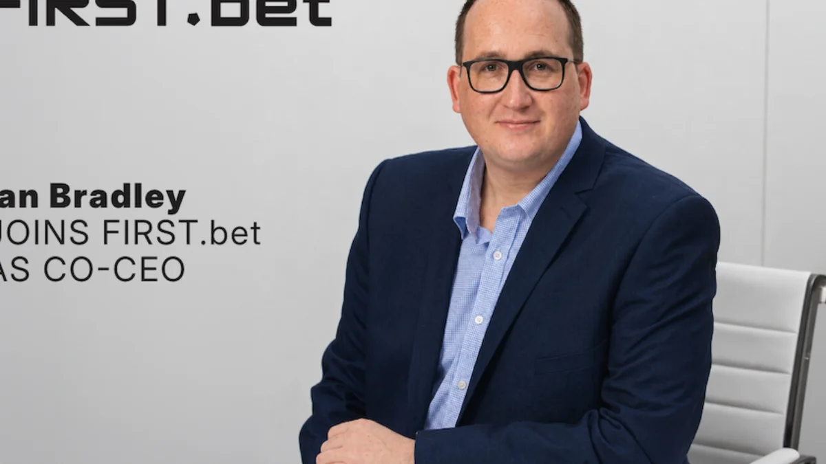 ইয়ান ব্র্যাডলি এবং টম লাইট FIRST.bet-এর নতুন নেতৃত্বের কাঠামো নিয়ে আলোচনা করছেন